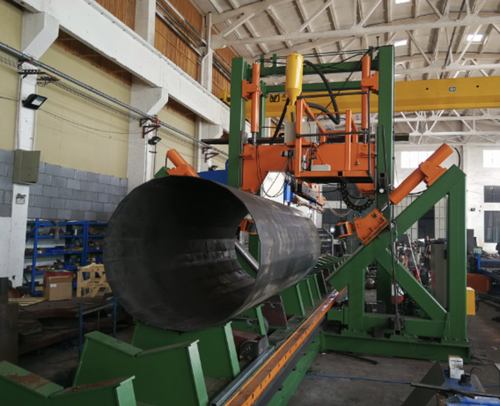 กรณี บริษัท ล่าสุดเกี่ยวกับ Indonesia Customer Purchases CMC 340/12000 High Mast and Mono Pole Shut Welding Machine for 12m Poles
