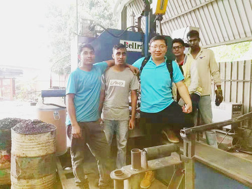 Latest company news about ได้รับคำชมอย่างสูงจากลูกค้าชาวมาเลเซียในระหว่างการติดตั้งเครื่องเสาไฟและค่าคอมมิชชั่น