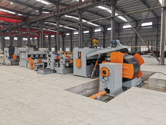 เสาไฟ 8 ม. ตัดเป็นเส้นเรียวยาว