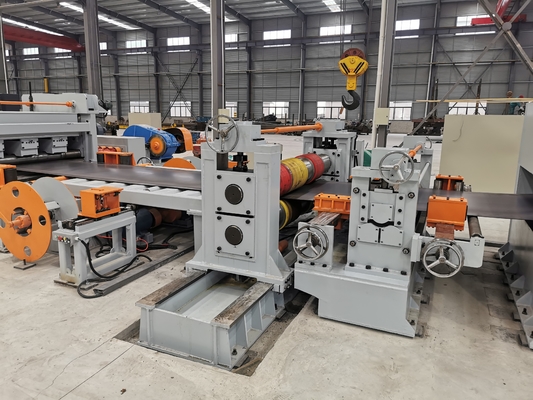 เสาไฟ 8 ม. ตัดเป็นเส้นเรียวยาว