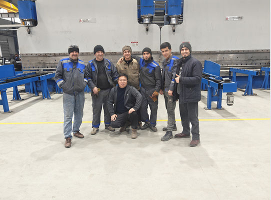 CNC ไฮดรอลิก พรีส โต๊ะทํางานเบรค ความยาว 13 ต้น