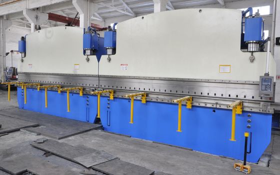 เครื่องพับโลหะ CNC แบบ Tandem ขนาด 1600 ตัน สำหรับผลิตเสาสูงและเสาเดี่ยว
