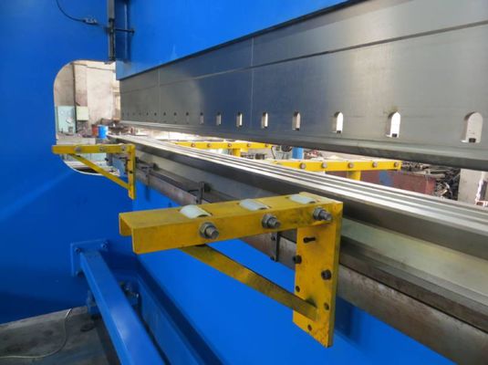 3200N 8000mm CNC ควบคู่เบรกกด / เครื่องดัดไฮดรอลิสำหรับเสาโคมไฟ