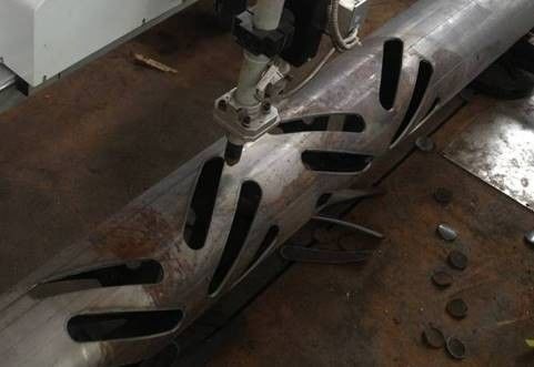 2500 มม เครื่องตัดเบา Pole เครื่องตัดเบา Pole ประตู CNC