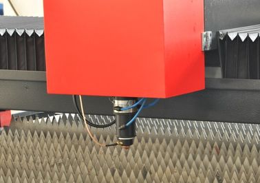 500W ความแม่นยำสูง CNC เครื่องตัดเลเซอร์ YAG 1500 X 3000 สำหรับงานโลหะแผ่น