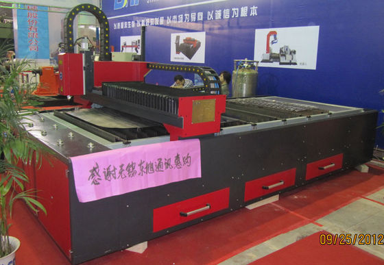 สูงเร็วโลหะแผ่นใยซีเอ็นซีเลเซอร์เครื่องตัด / อุปกรณ์